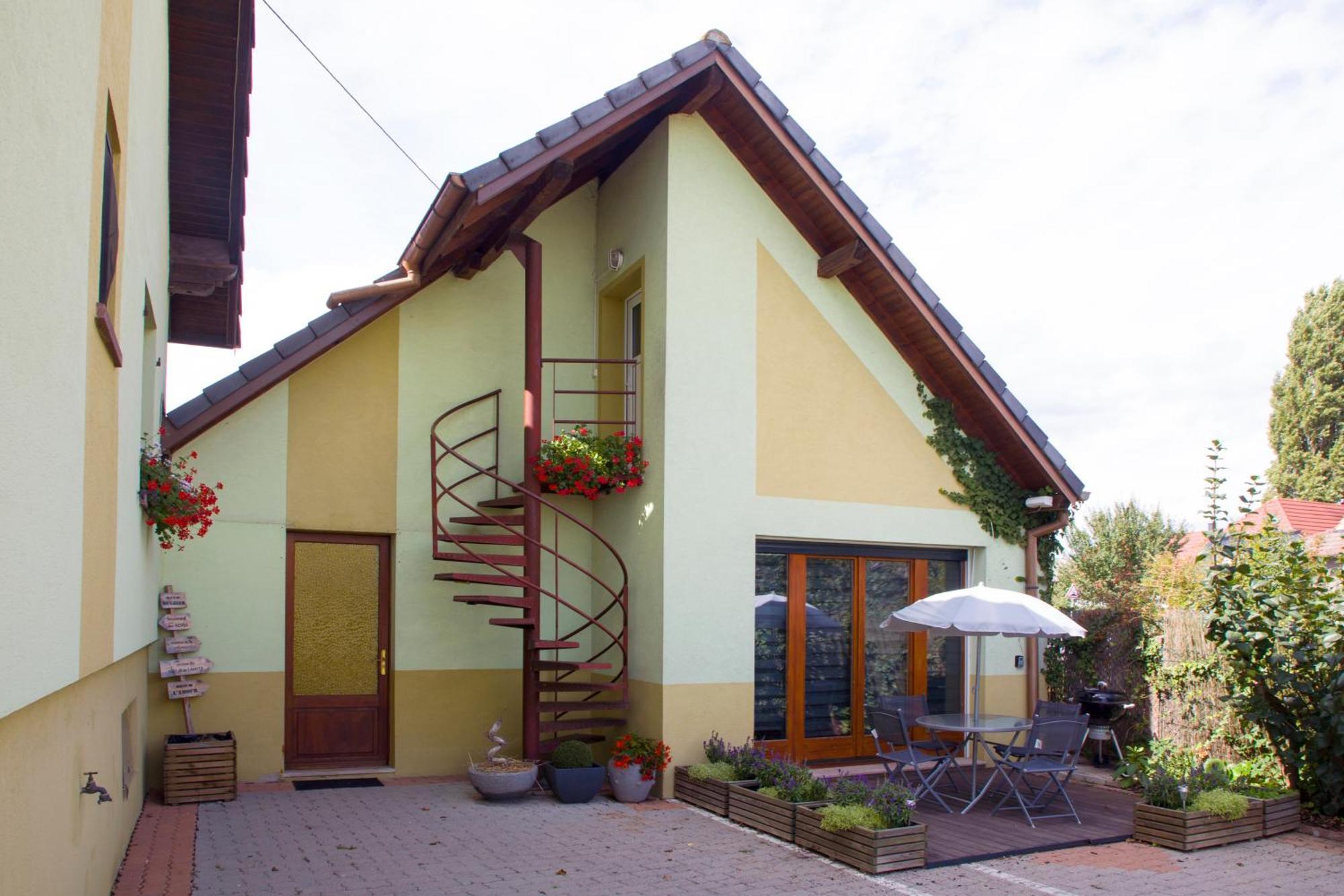 Sainte-Croix-en-Plaine Le Cocon Appart Avec Parking Prive & Terrasse מראה חיצוני תמונה